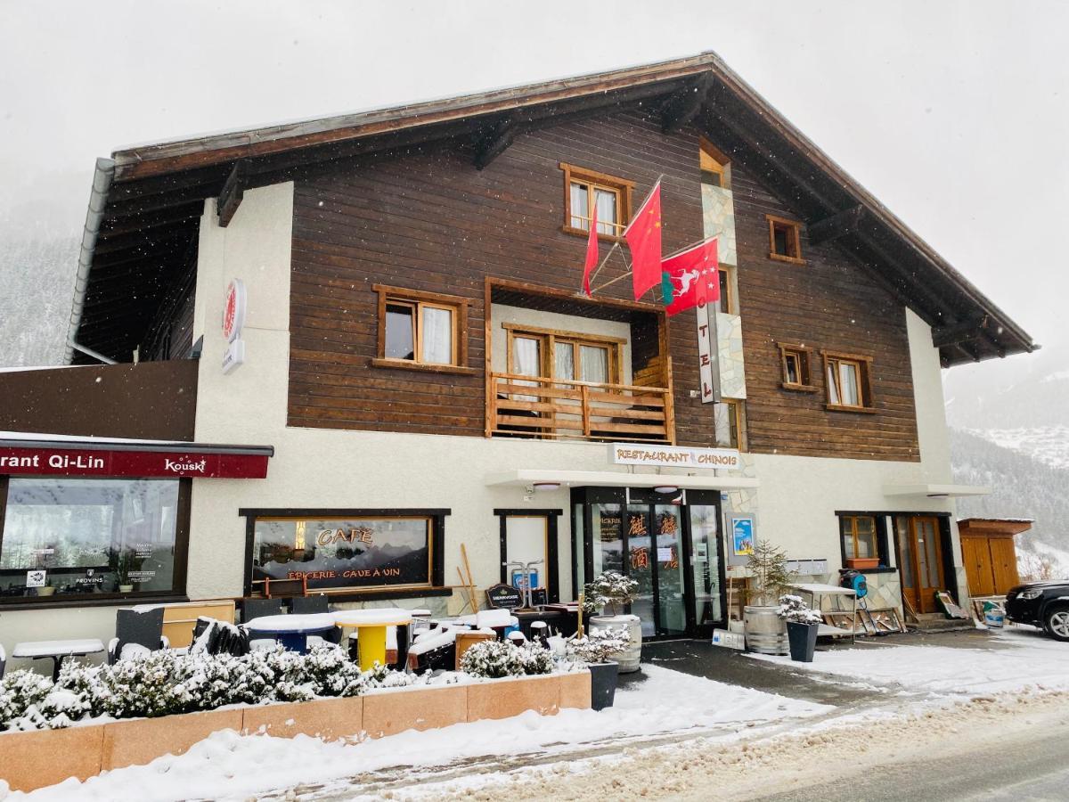 Qi-Lin Hotel Restaurant Ayer Exteriör bild